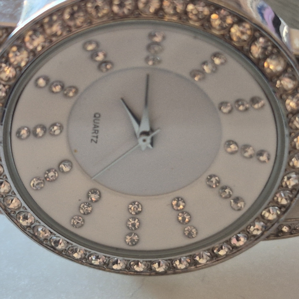 White Silver Women's Quartz Bangle  Watch - Picture 3 of 9